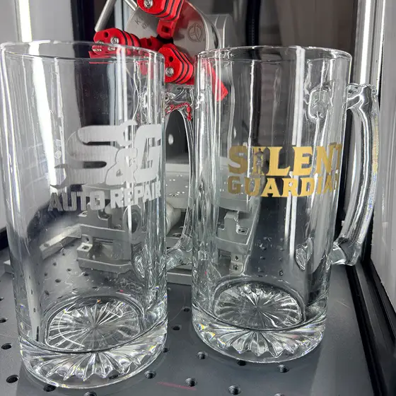 Engraved glassware: Engraved glass mug set