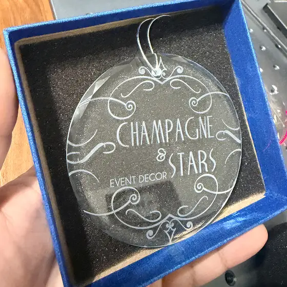 Crystal ornaments: Engraved crystal ornament set